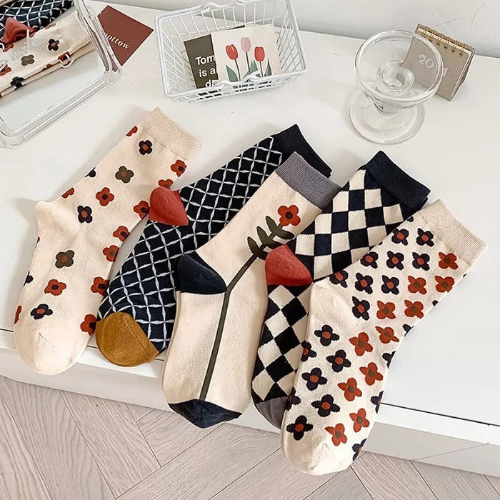 VILZSTUDIOS Retro aesthetic crew socks for streetwear fashion