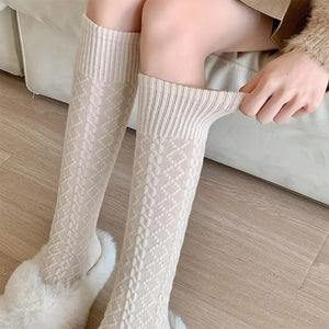 VILZSTUDIOS Knee high socks in stylish design