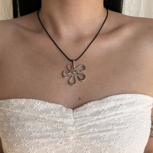 VILZSTUDIOS Stylish floral pendant necklace with a black cord