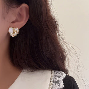 VILZSTUDIOS Retro inspired floral heart earrings