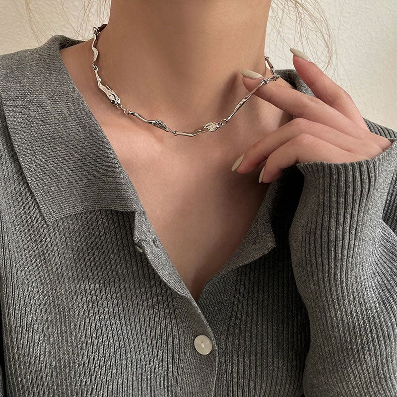 VILZSTUDIOS Sleek minimalist necklace made of zinc alloy