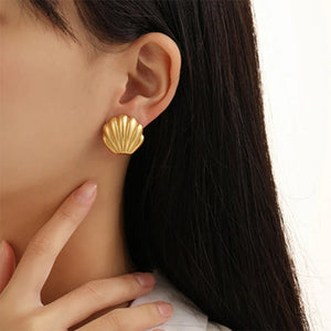 VILZSTUDIOS Stylish minimalist shell earrings from VILZSTUDIOS