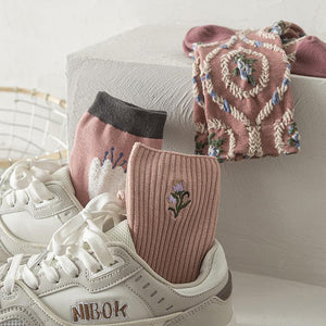VILZSTUDIOS Soft pink floral socks for stylish comfort