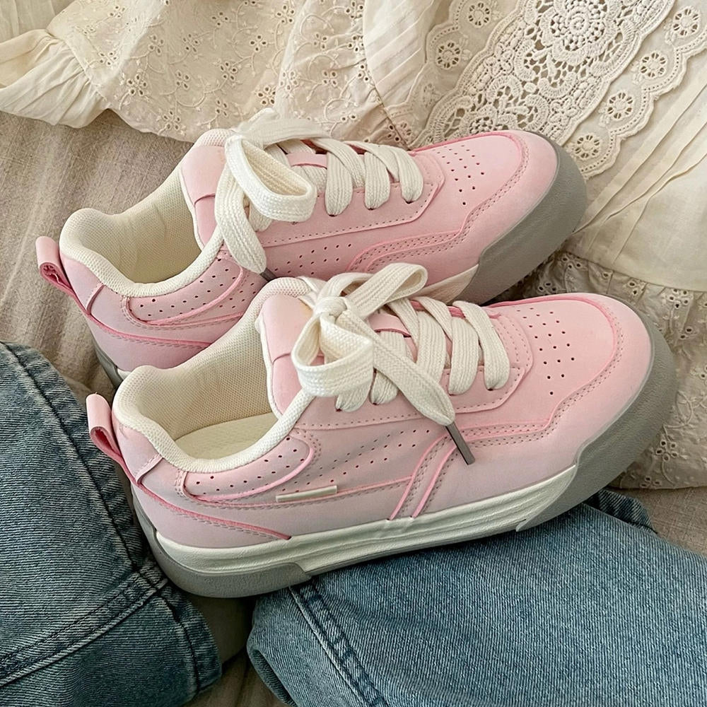 VILZSTUDIOS Stylish soft pink sneakers with white sole and laces