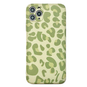 VILZSTUDIOS Stylish leopard print iPhone case for protection