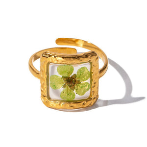 VILZSTUDIOS Floral charm ring set by VILZSTUDIOS