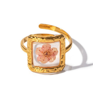 VILZSTUDIOS Floral charm ring set by VILZSTUDIOS