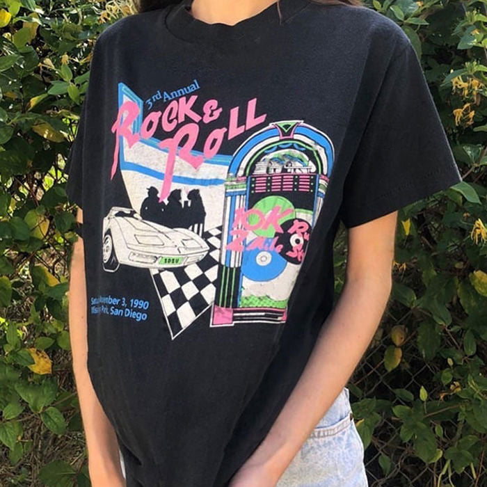 VILZSTUDIOS Y2K graphic t-shirt for streetwear fashion