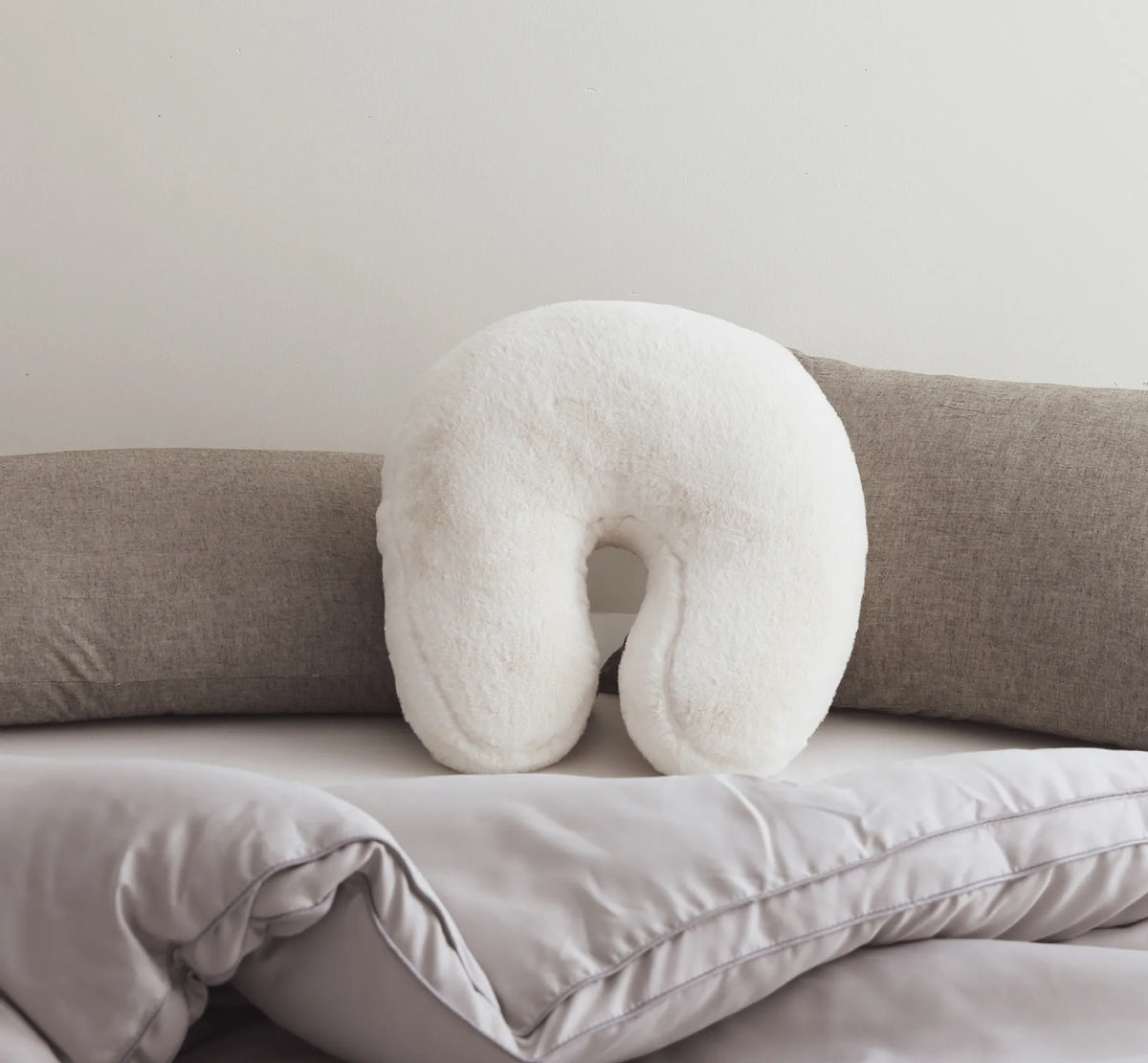 VILZSTUDIOS White 3D Cute Cushions