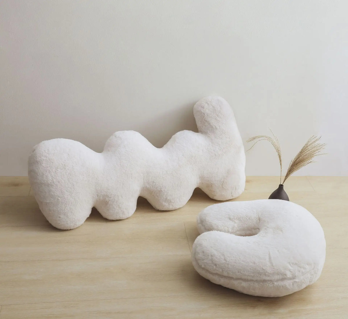 VILZSTUDIOS White 3D Cute Cushions