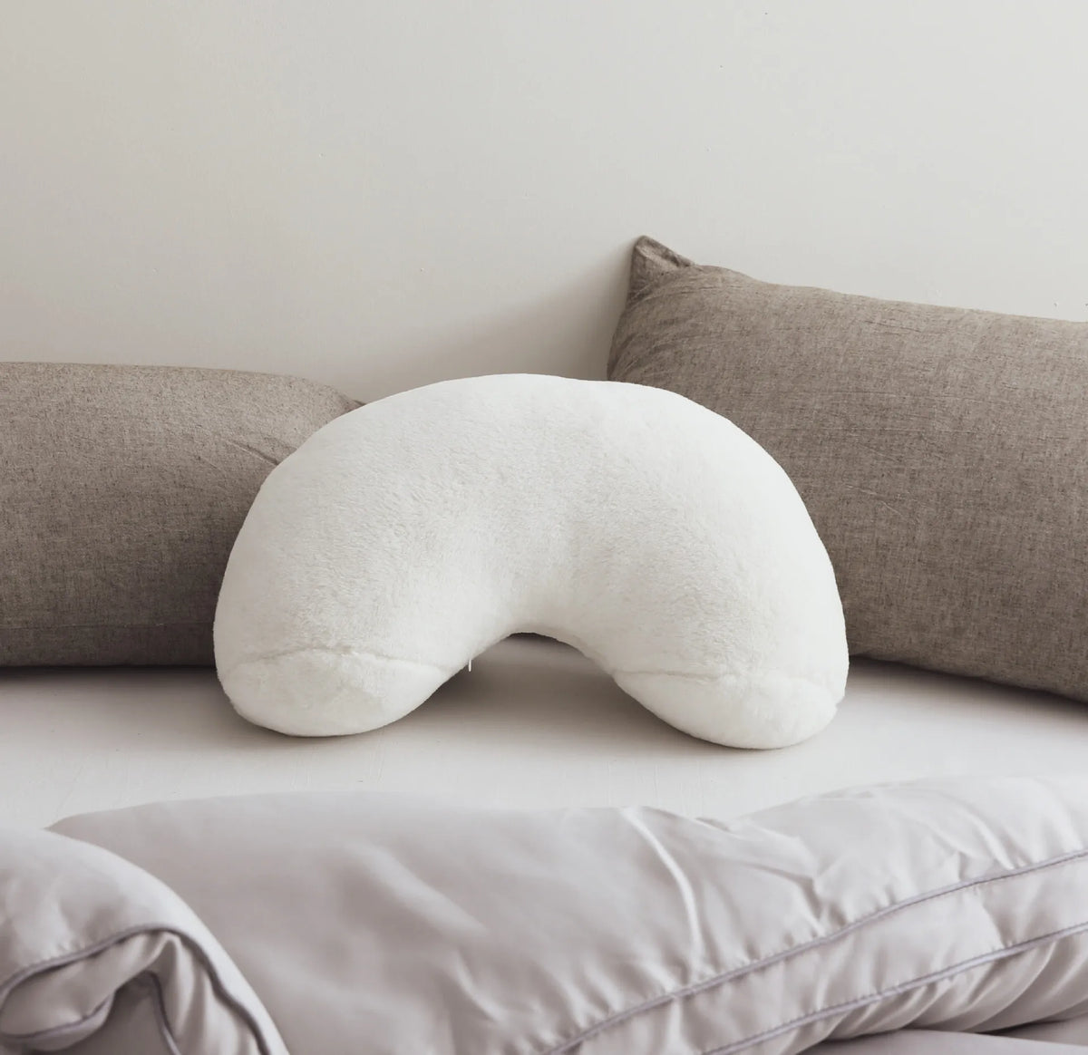 VILZSTUDIOS White 3D Cute Cushions