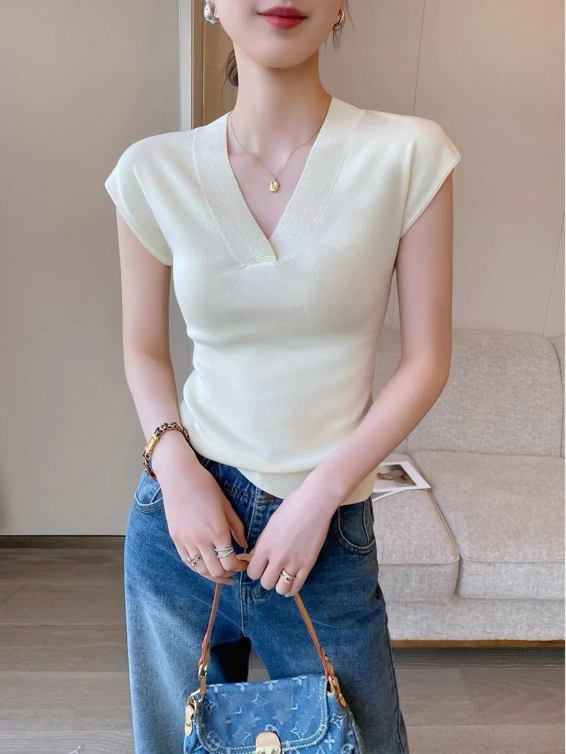 VILZSTUDIOS Sexy White V-Neck Knit T-Shirt