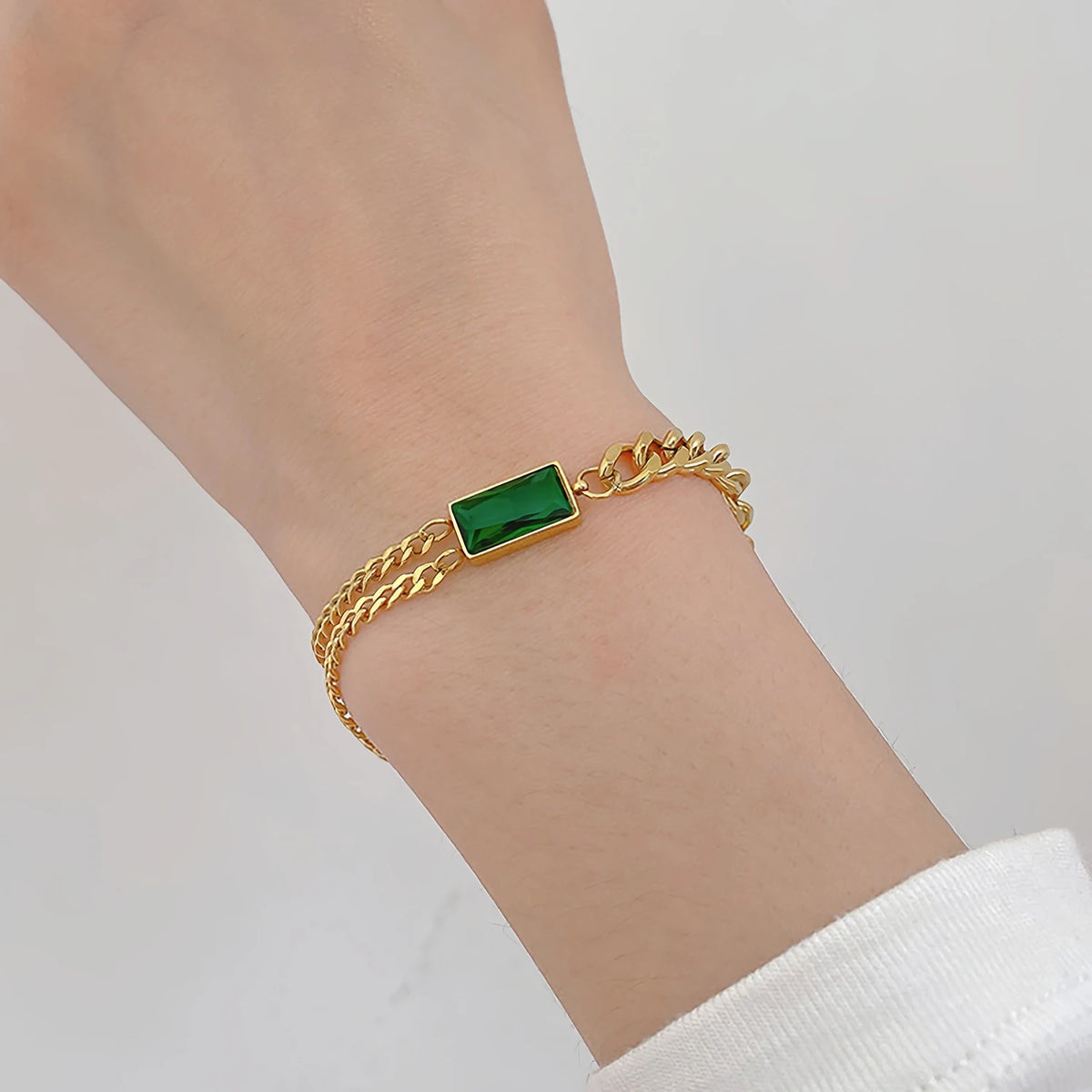 VILZSTUDIOS Classic Emerald Asymmetric Chain Necklace