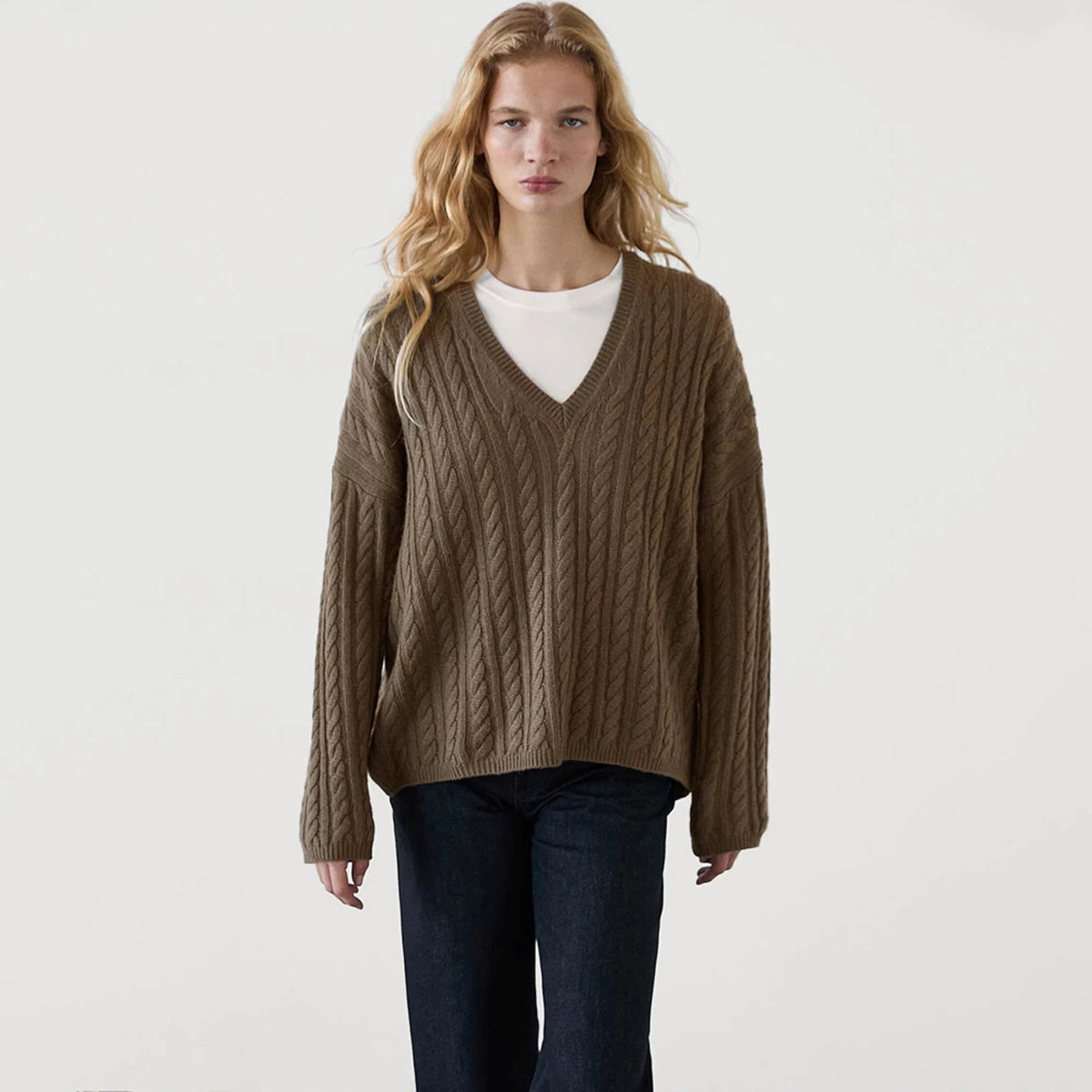 VILZSTUDIOS Casual Twist V-Neck Sweater