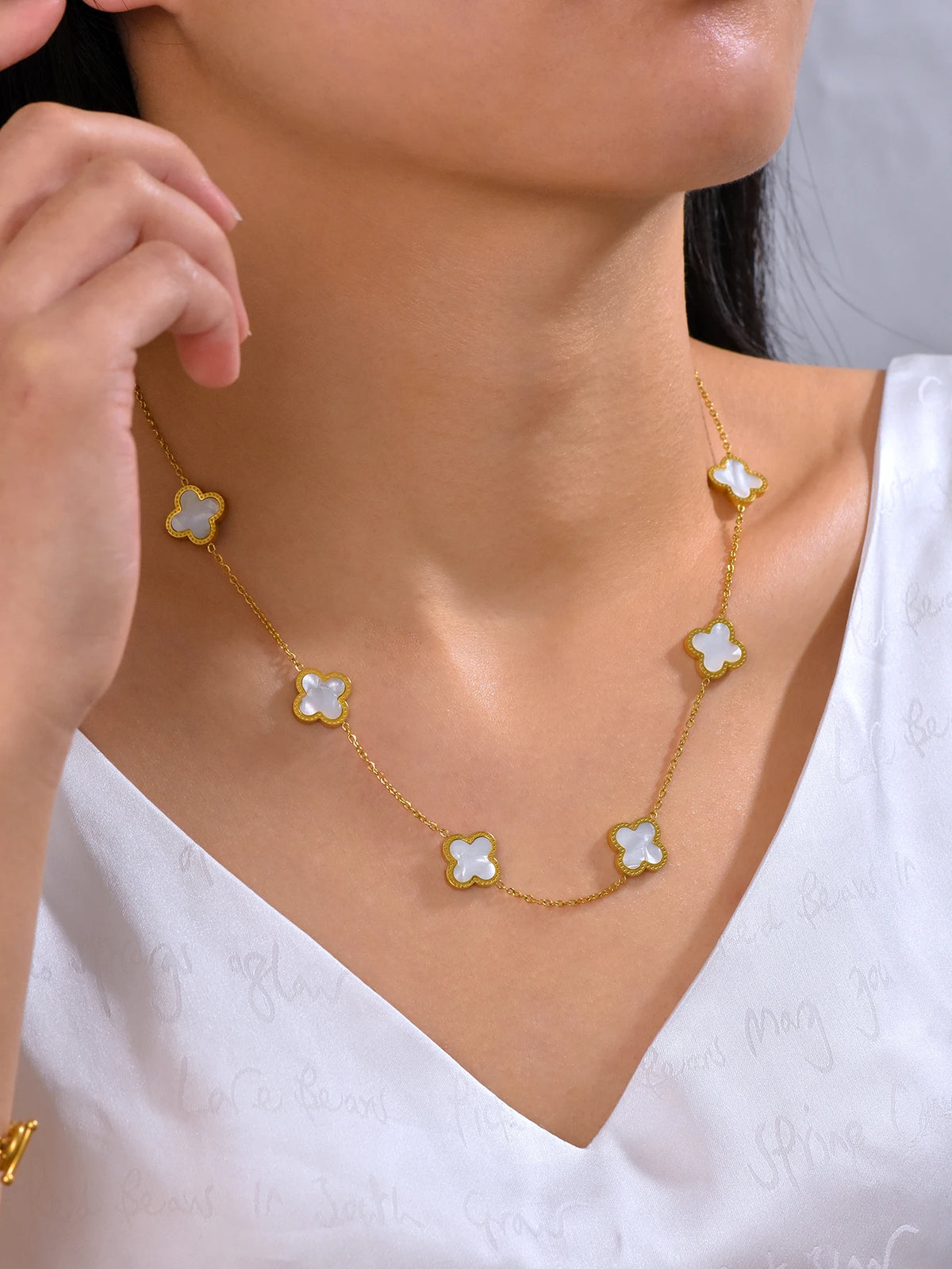 VILZSTUDIOS Elegant Stainless Steel Four-Leaf Clover Necklace