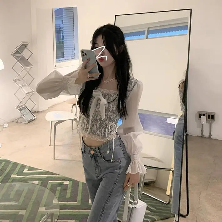 VILZSTUDIOS Chic Floral Lace Crop Top