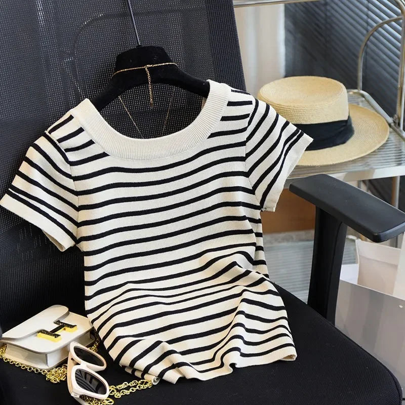 VILZSTUDIOS Chic Striped Knit Round Neck T-Shirt