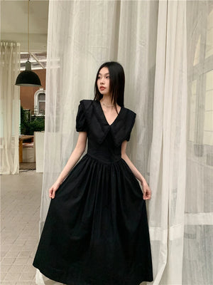 VILZSTUDIOS Elegant Black V-Neck Midi Dress