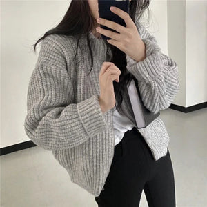 VILZSTUDIOS Chic Oversized Zipped-Up Cardigan