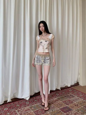 VILZSTUDIOS Anime Girl Graphic Crop Top