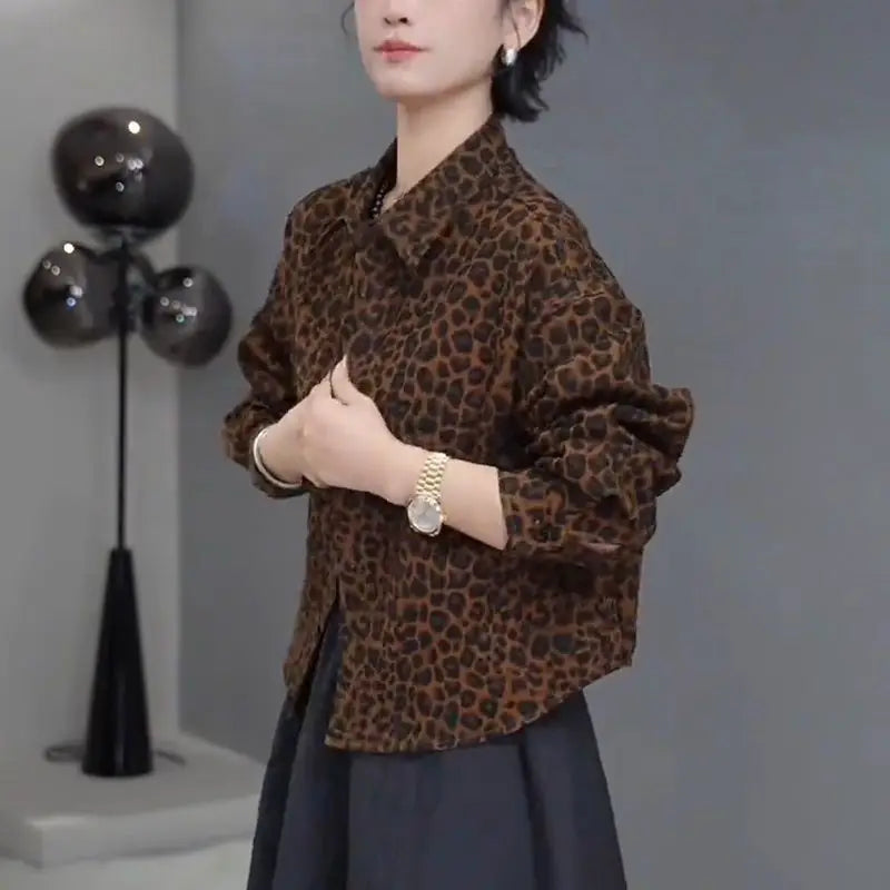 VILZSTUDIOS Chic Leopard Print Polo Collar Blouse