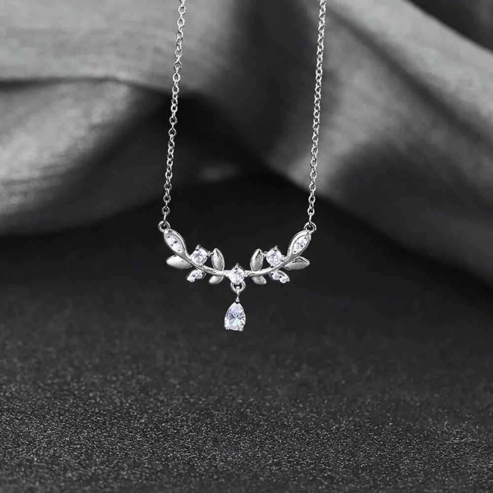VILZSTUDIOS Elegant Water Drop Pendant Necklace