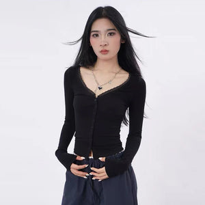 VILZSTUDIOS Chic Lace V-Neck Cropped Top