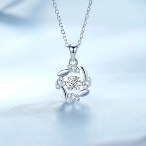 VILZSTUDIOS Round Moissanite Pendant Necklace