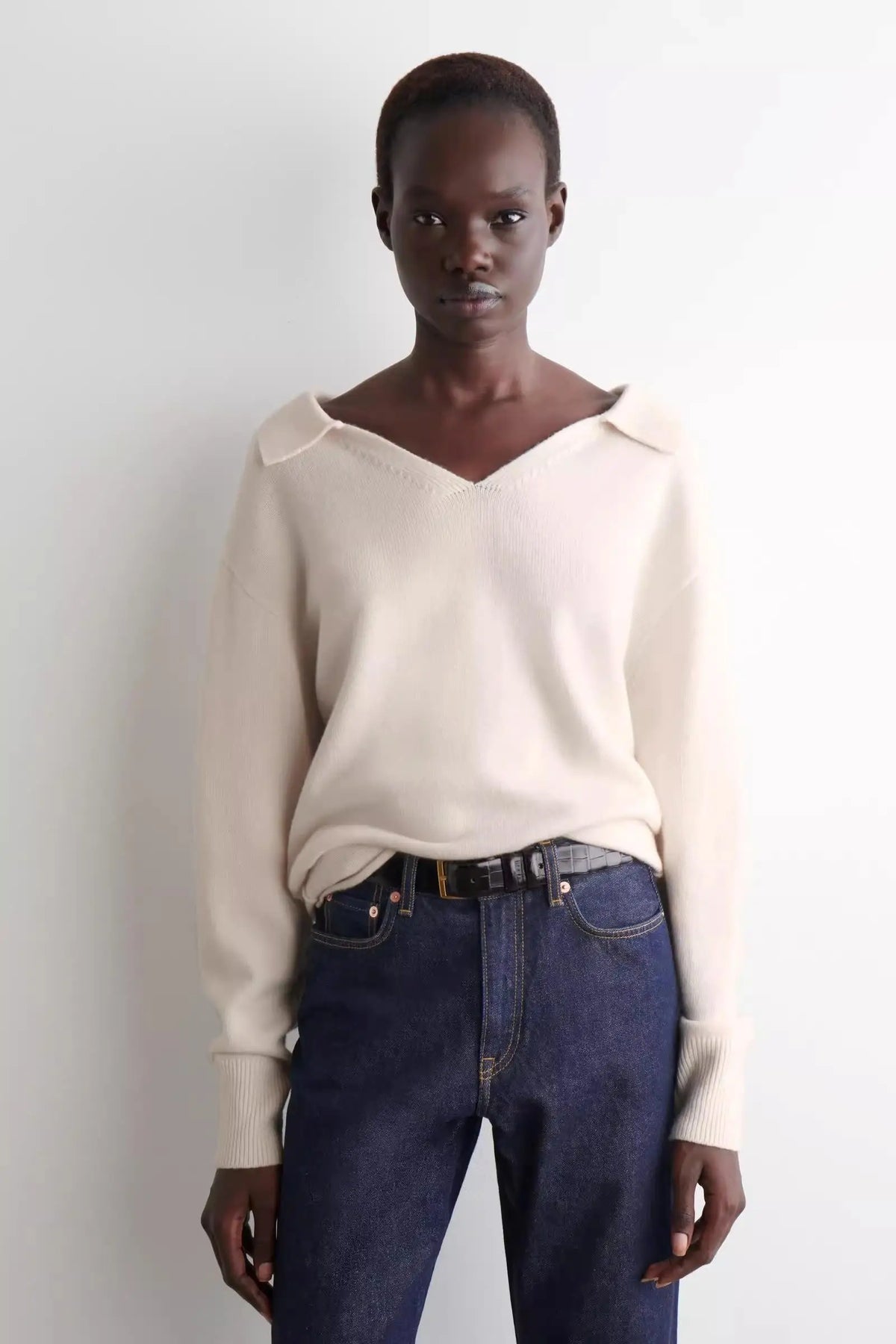 VILZSTUDIOS Chic Knitted V-Neck Sweater