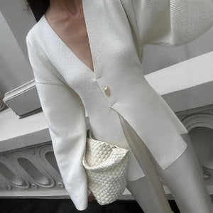 VILZSTUDIOS Elegant V-Neck Cardigan