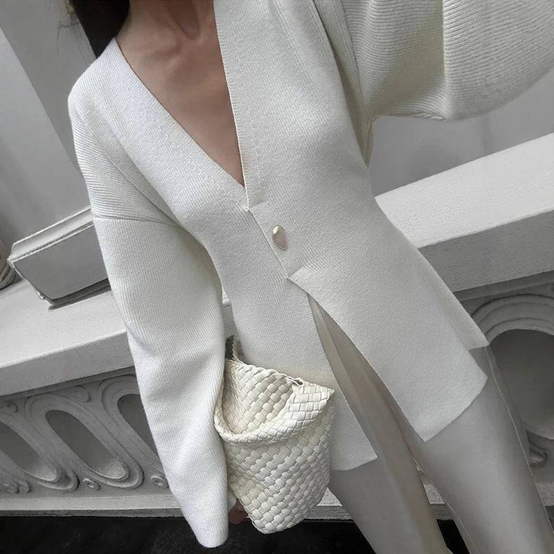 VILZSTUDIOS Elegant V-Neck Cardigan