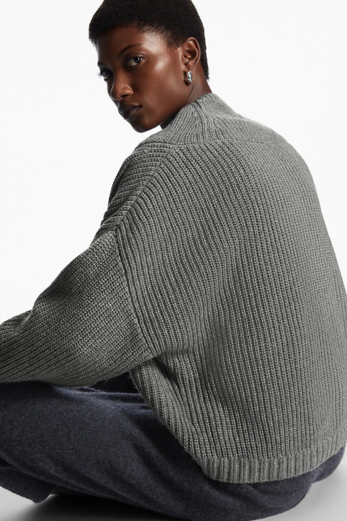 VILZSTUDIOS Chic Woolen V-Neck Sweater