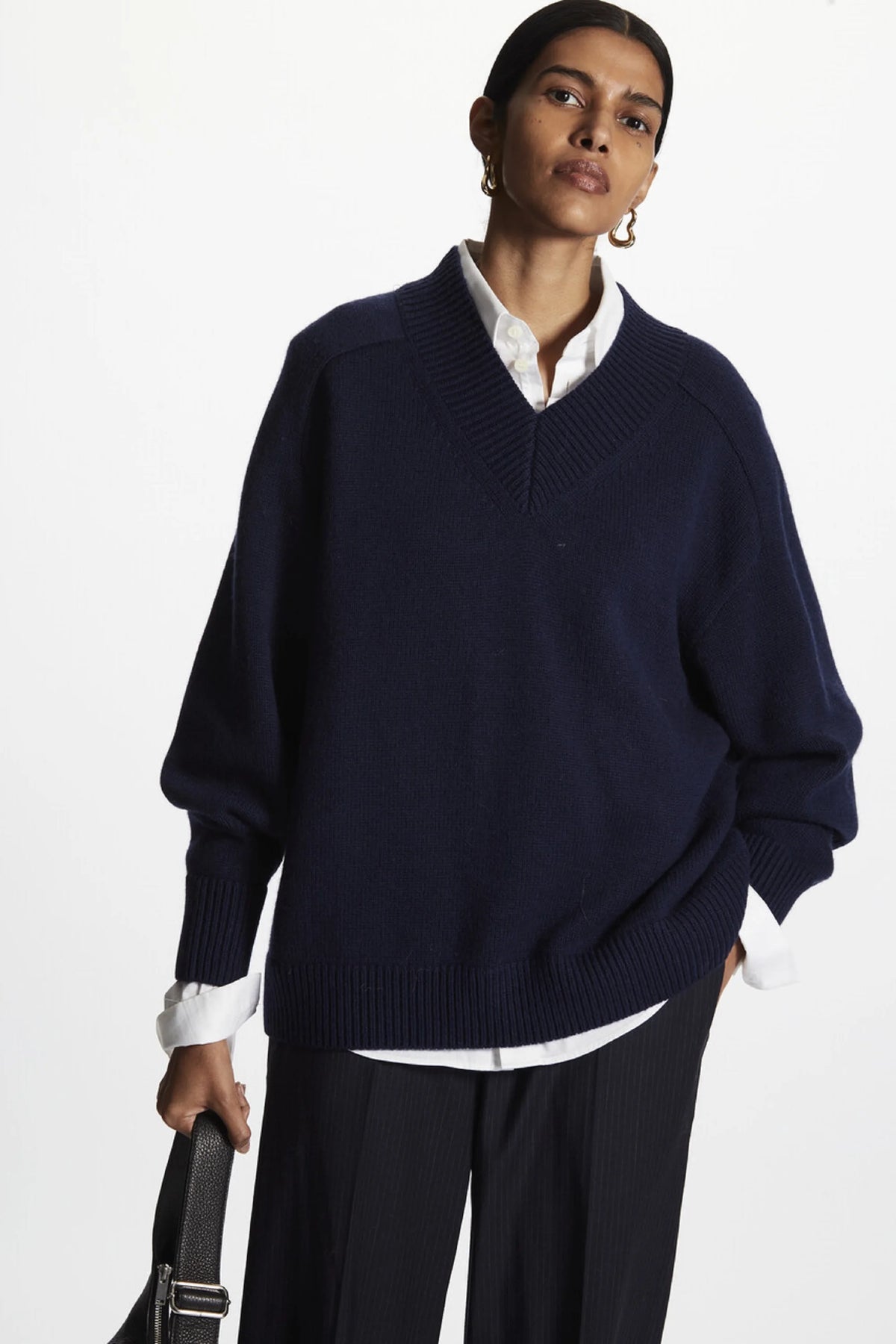 VILZSTUDIOS Fashionable V-Neck Knitted Sweater