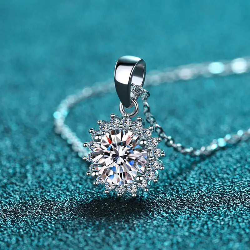 VILZSTUDIOS Charm Moissanite Pendant Necklace