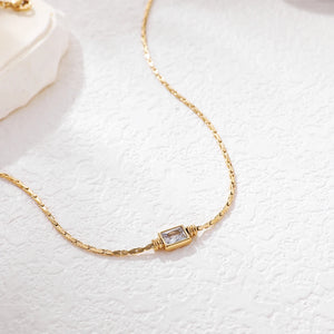 VILZSTUDIOS Luxurious Square Crystal Pendant Necklace