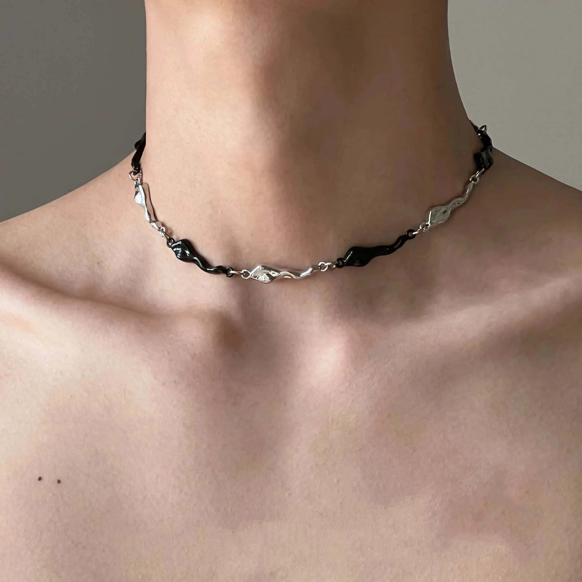 VILZSTUDIOS Irregular Wave Necklace Punk Black White