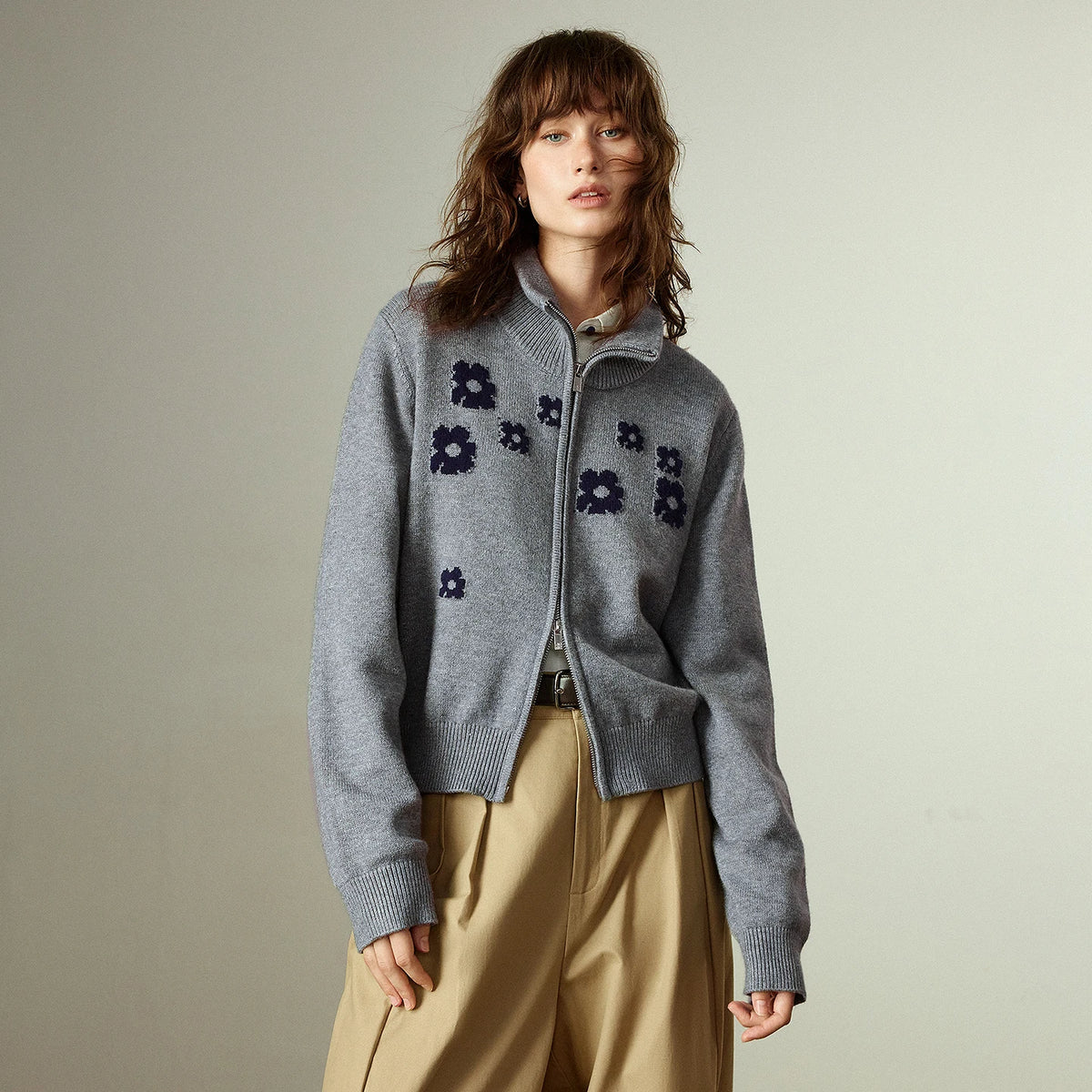 VILZSTUDIOS Flower Embroidered Zipped Cardigan