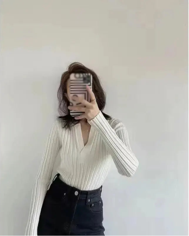VILZSTUDIOS Knitted V-neck Sweater