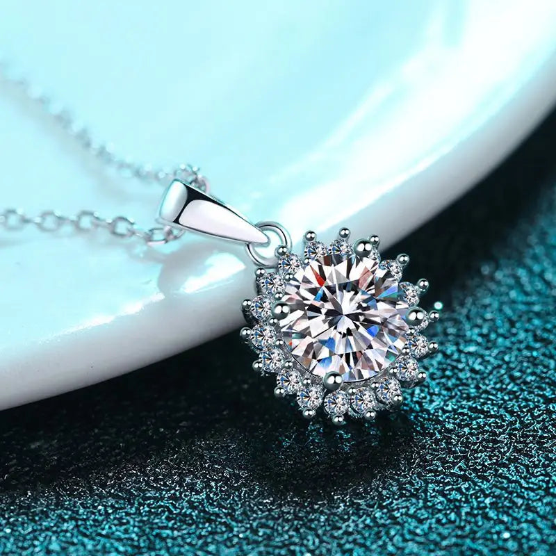 VILZSTUDIOS Charm Moissanite Pendant Necklace