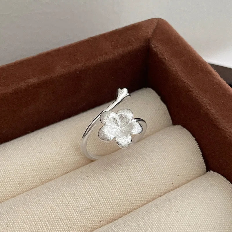 VILZSTUDIOS Elegant Asymmetric Flower Matte Silver Ring