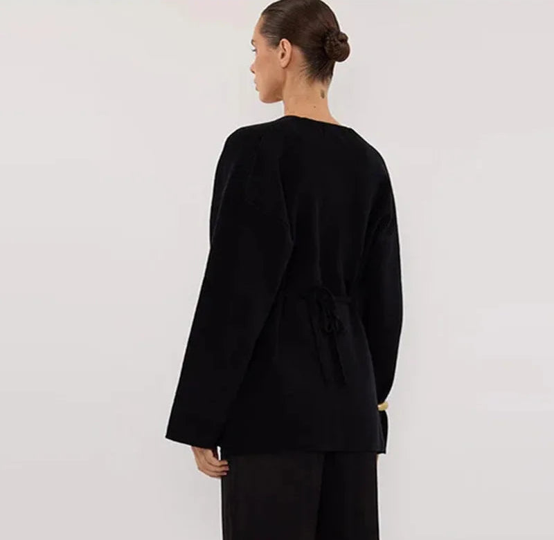 VILZSTUDIOS Elegant V-Neck Sweater