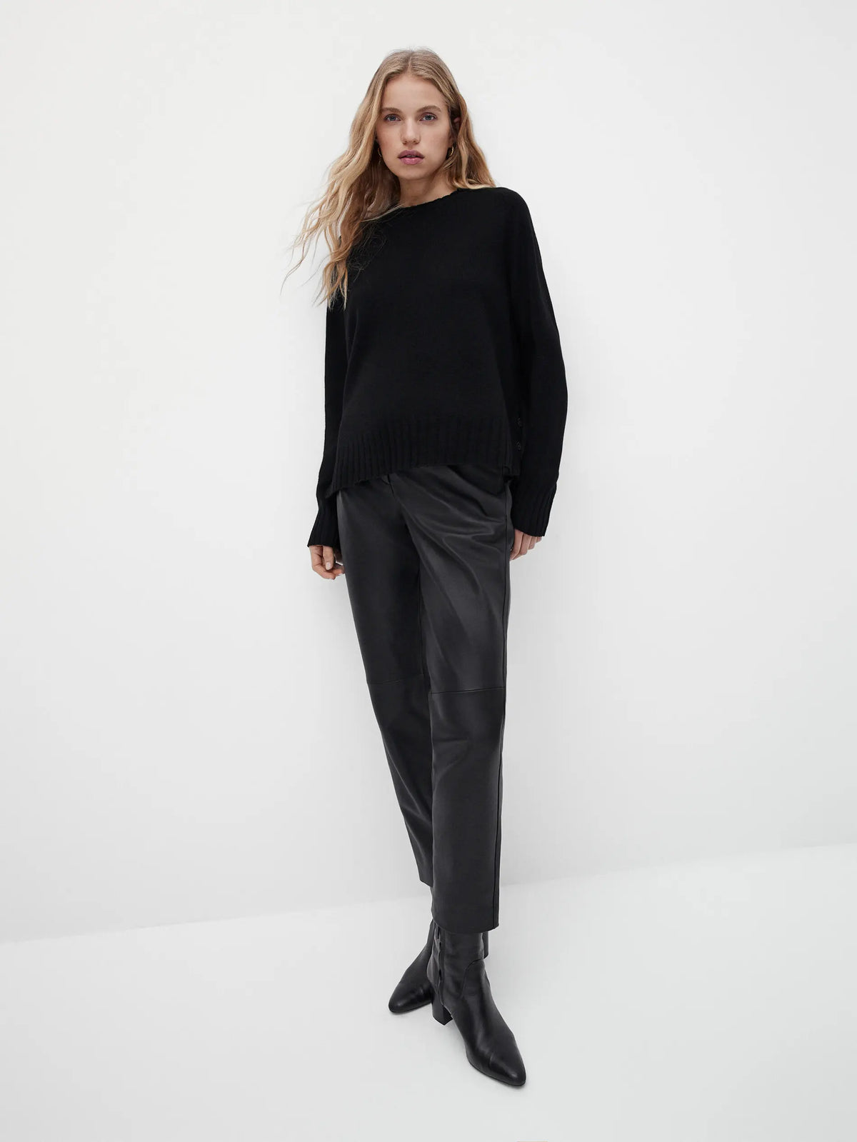 VILZSTUDIOS Basic Wool Knit Sweater