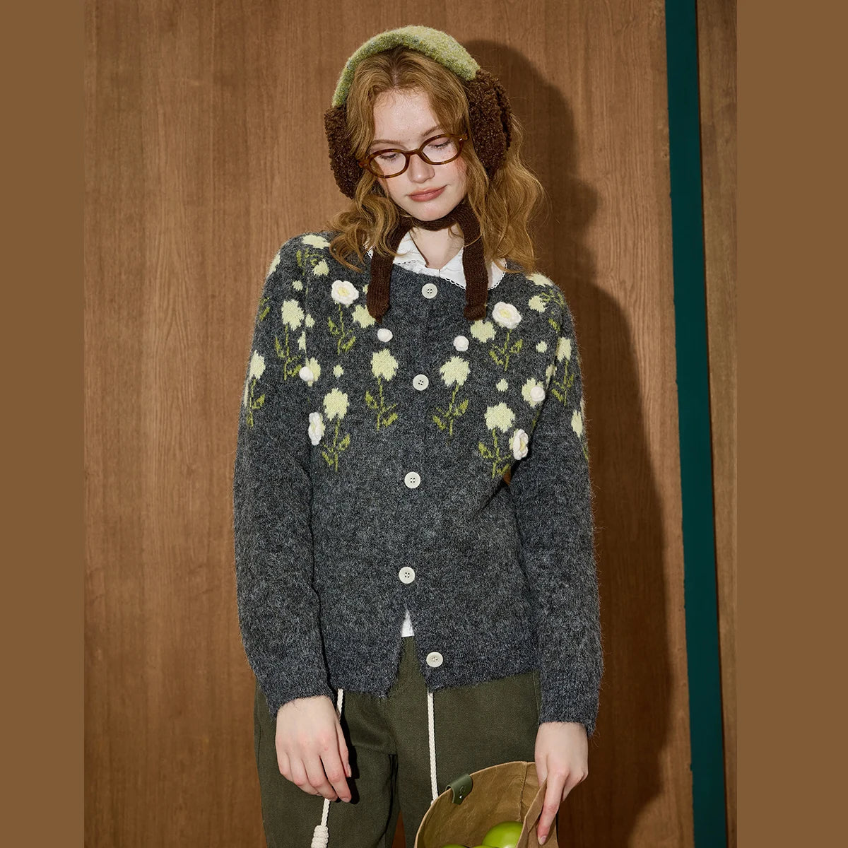 VILZSTUDIOS Cozy Floral Embroidery Cardigan
