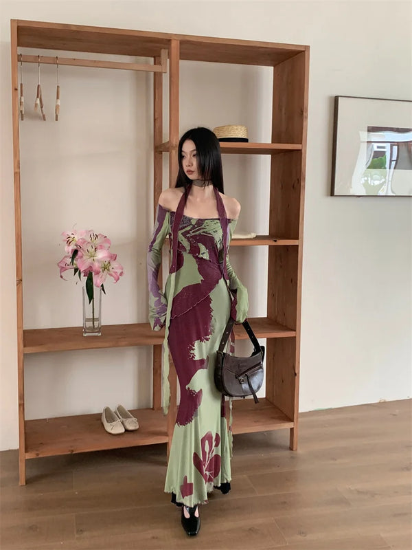 Elegante vestido largo de malla con hombros descubiertos