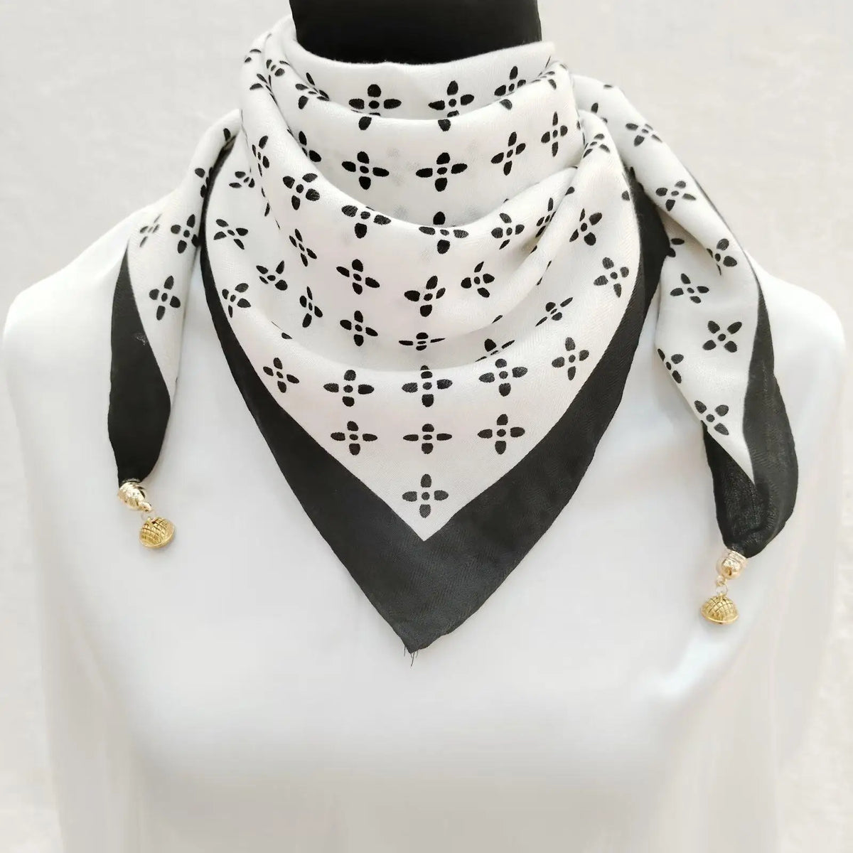 VILZSTUDIOS Luxury Magnetic Buckle Silk Scarf Women Soft Satin Neckerchief Female Autumn Winter Warmth Cold Resistance Fashion Square Scarve