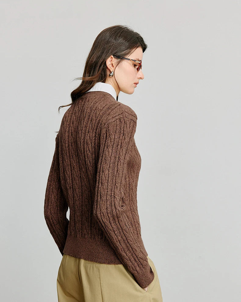 VILZSTUDIOS Cozy Rounded Neck Knitted Sweater