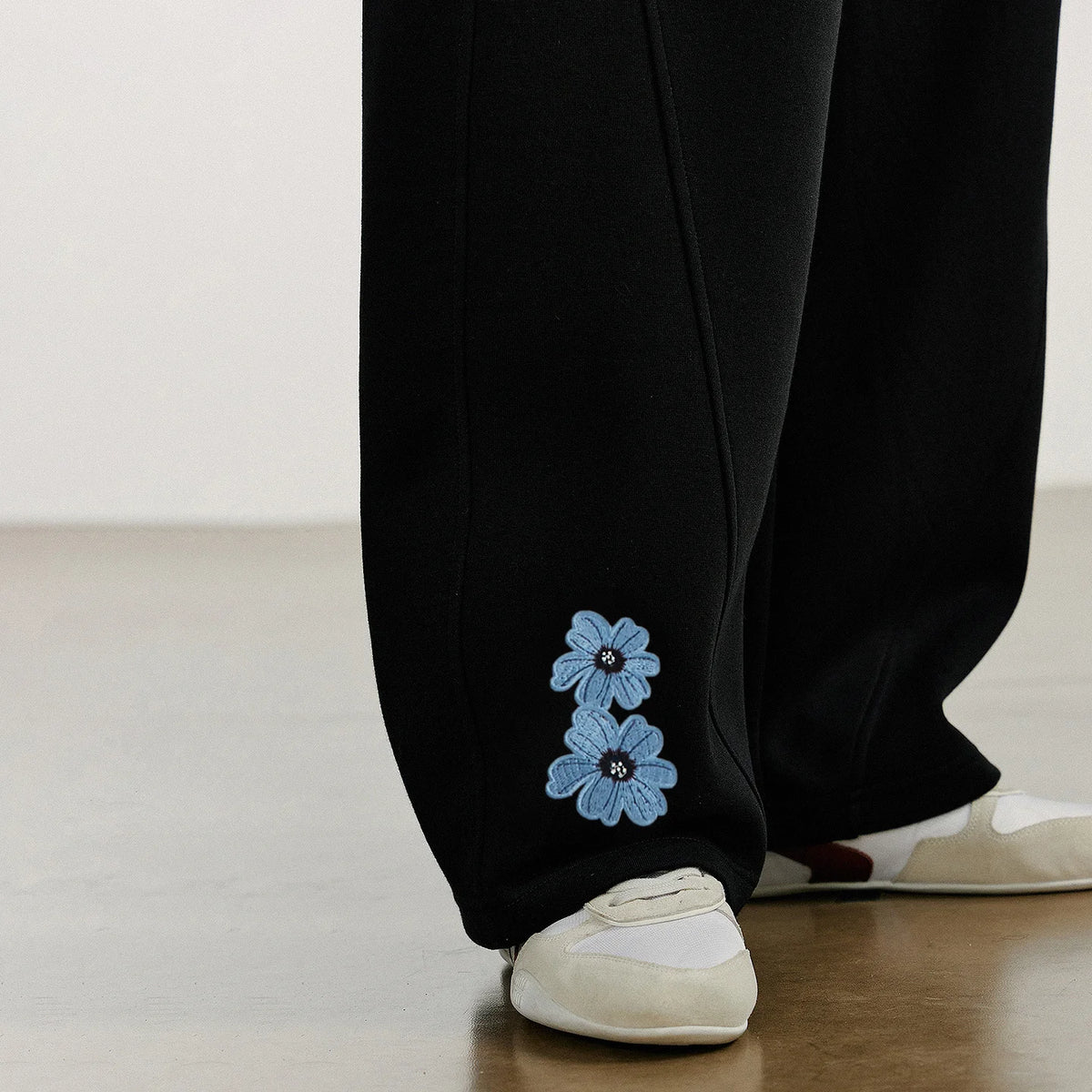 VILZSTUDIOS Green Velvet Embroidered Drawstring Sweatpants