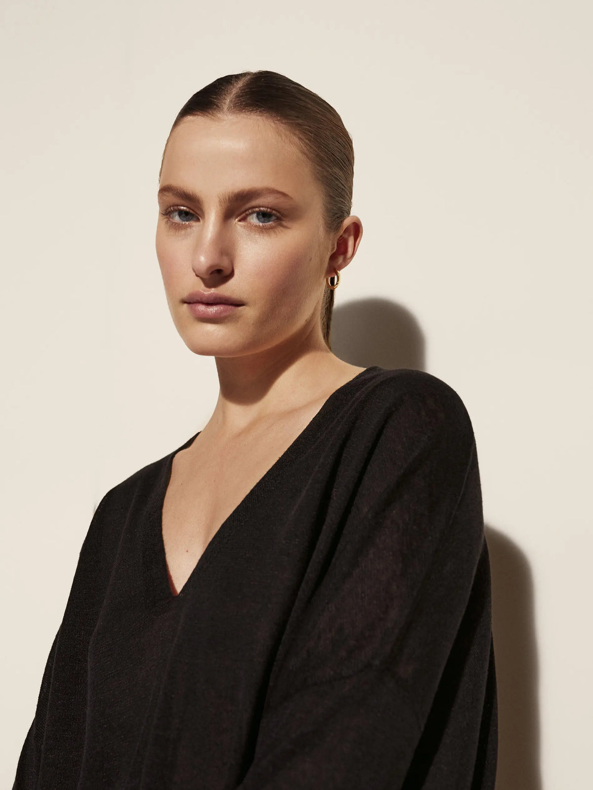 VILZSTUDIOS Linen Knit V-Neck Light Sweater