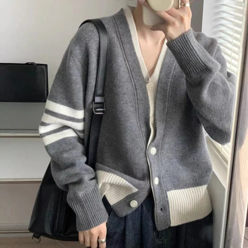 VILZSTUDIOS Modern Style V-Neck Knitted Cardigan