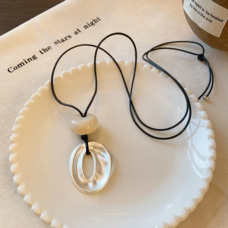 VILZSTUDIOS Fashionable Irregular Pendant Necklace
